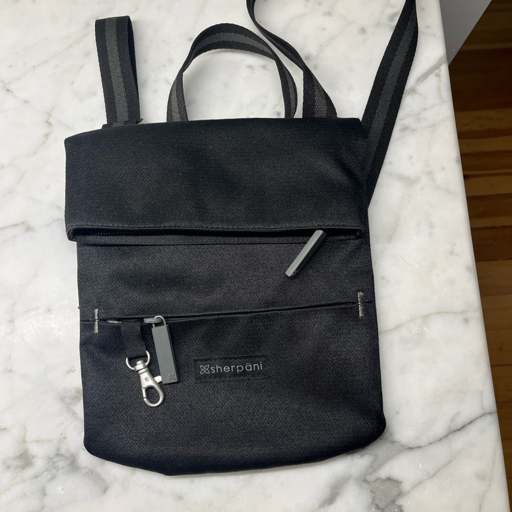 Sherpani Crossbody bag black